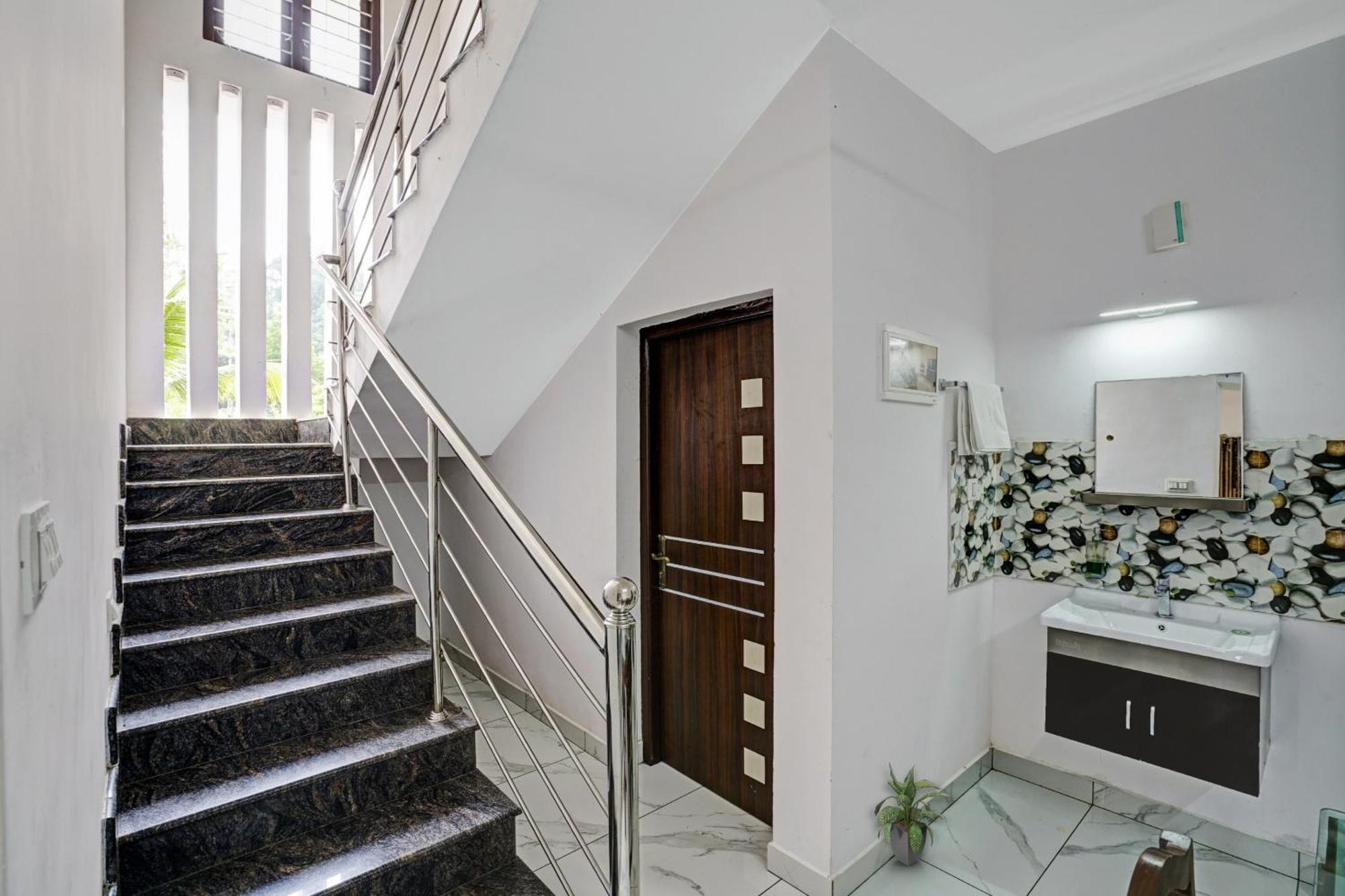 Spot On Shalom Palace Residency Neriyamangalam Exterior photo